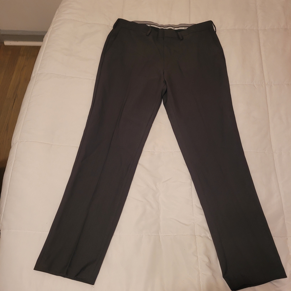 Haggar Men's Classic Gray Dress Pants